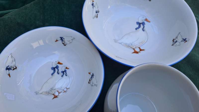 Vintage child's mug and bowls