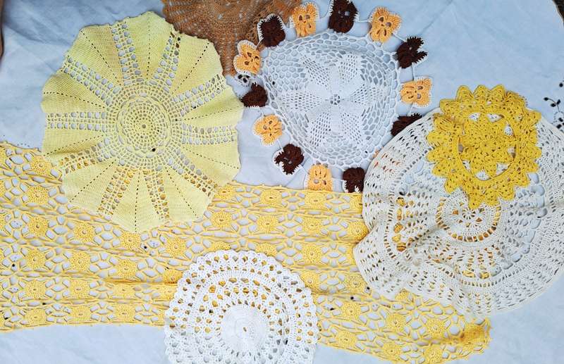 Lot of 7 doilies and crochet work for craftwork or recycling