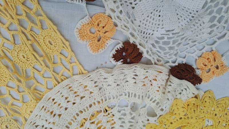 Lot of 7 doilies and crochet work for craftwork or recycling