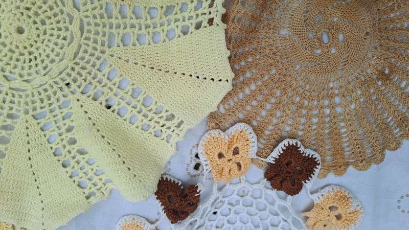 Lot of 7 doilies and crochet work for craftwork or recycling