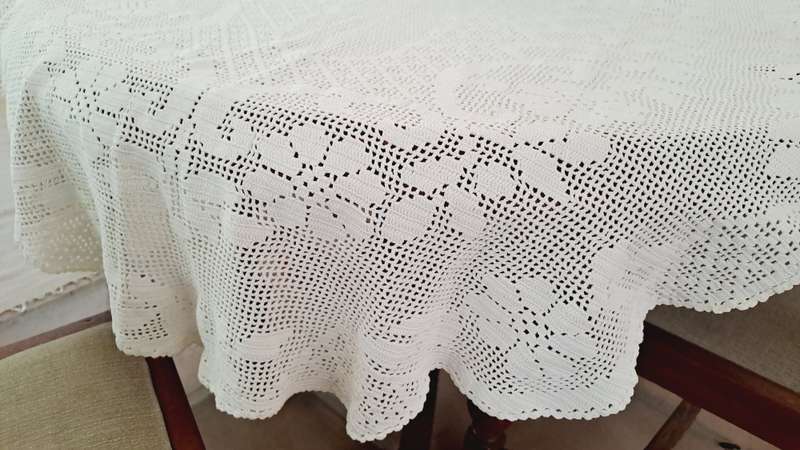 Oval filet crochet tablecloth 90 x 140cm diameter- white