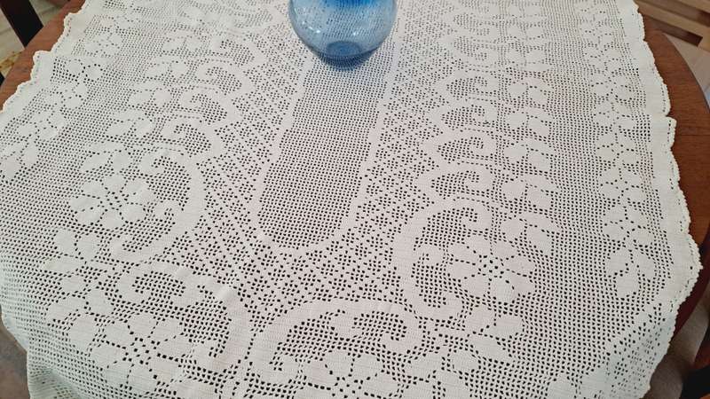 Oval filet crochet tablecloth 90 x 140cm diameter- white