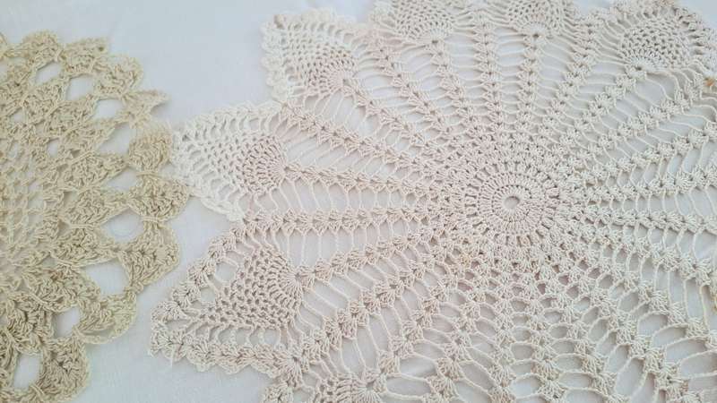 Lot of 3 beige and ecru doilies 27-35 cm
