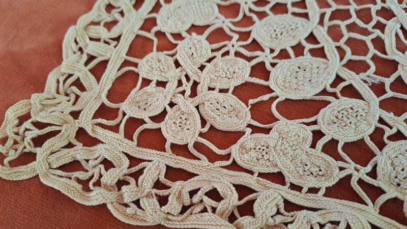 Beige tape lace mat - damaged 40 x 20 cm beige colour