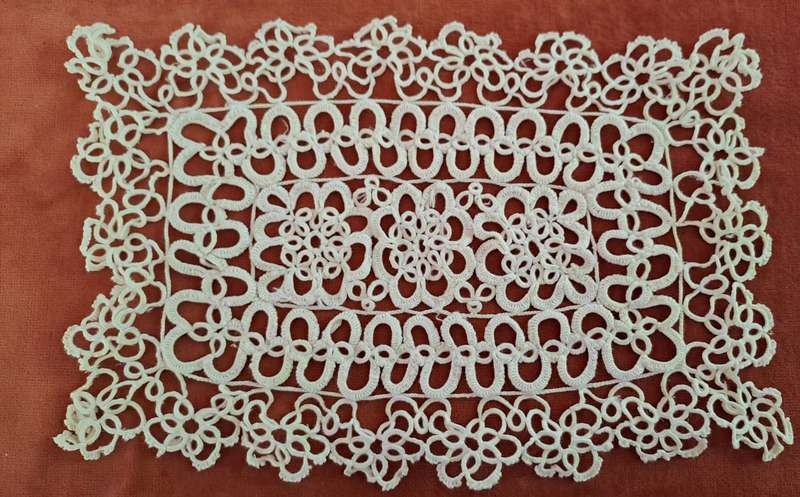 Square tatted doily/ mat 24 x 17 cm white colour