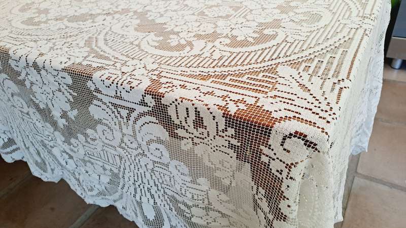 Vintage hand knotted lace tablecloth - damaged - 225 x 170cm