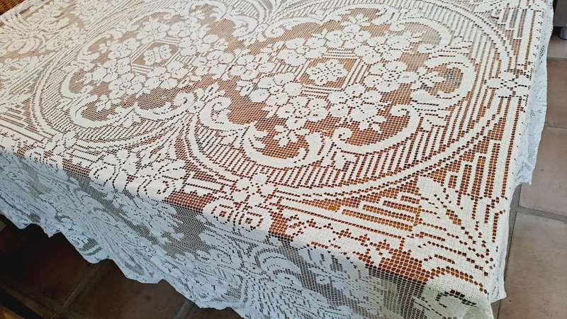Vintage hand knotted lace tablecloth - damaged - 225 x 170cm