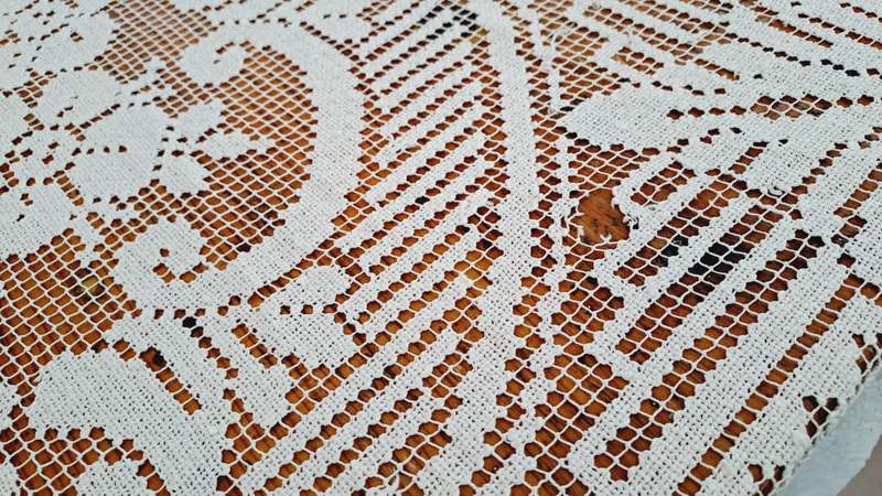 Vintage hand knotted lace tablecloth - damaged - 225 x 170cm
