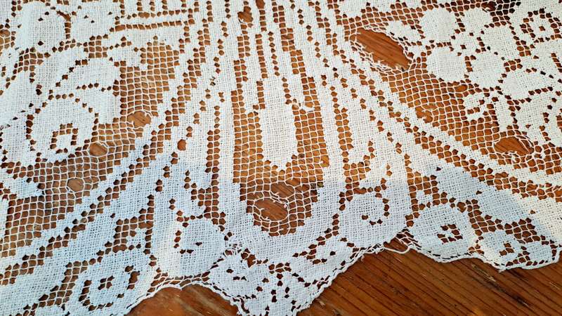 Vintage hand knotted lace tablecloth - damaged - 225 x 170cm