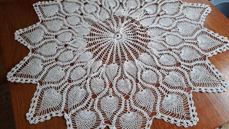 Small tablecloth/ white doilie/doily - pineapple crochet - 86cm