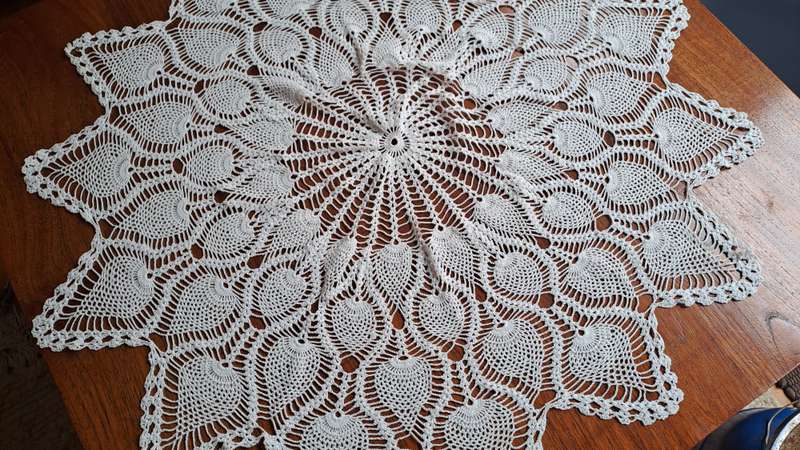 Small tablecloth/ white doilie/doily - pineapple crochet - 86cm
