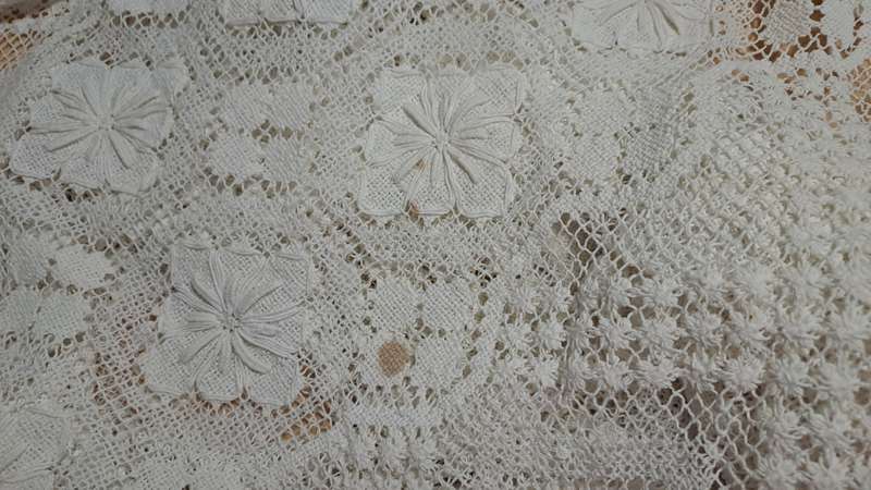 Magnificent, large, hand knotted lace tablecloth 235 x 144cm
