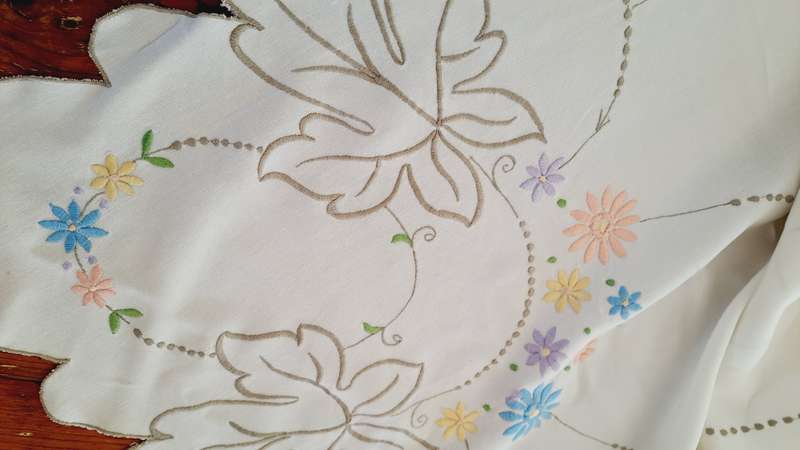 Embroidered tablecloth 130 x 130 cm