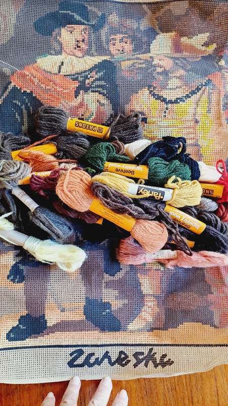 Tapestry canvas- with 20 skeins of yarn - 50 X 35CM