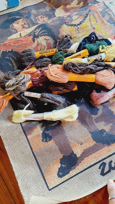 Tapestry canvas- with 20 skeins of yarn - 50 X 35CM