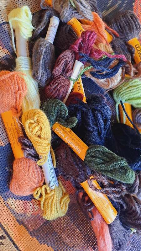 Tapestry canvas- with 20 skeins of yarn - 50 X 35CM