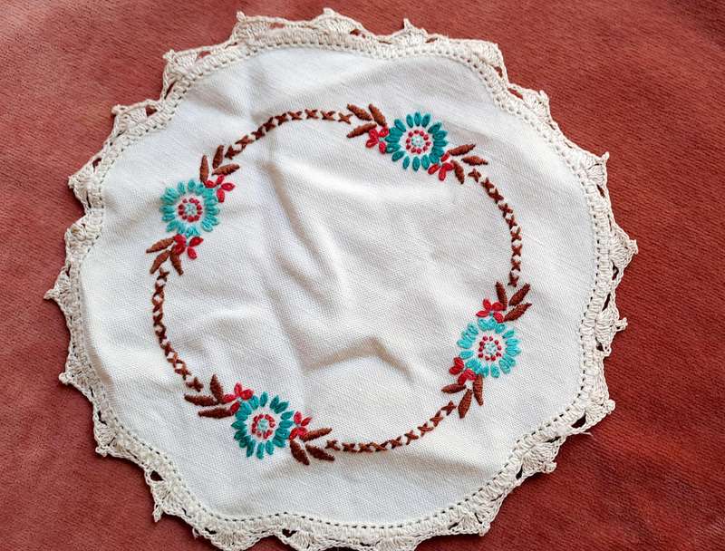 Small, round, embroidered doily - 18cm