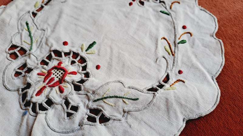 Small, round, embroidered doily - 18cm