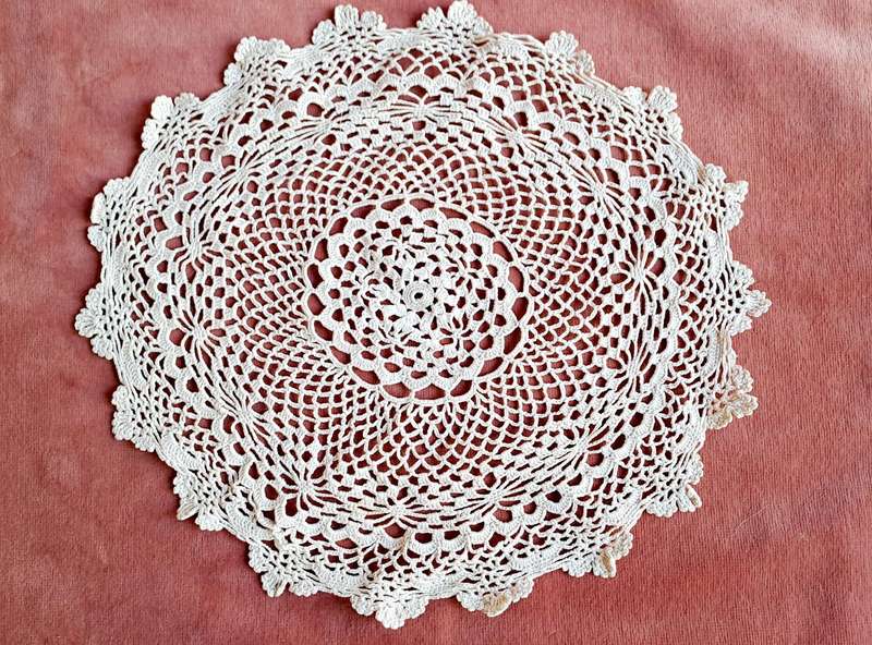 Crochet doily/doilie - 36cm - beige/ecru