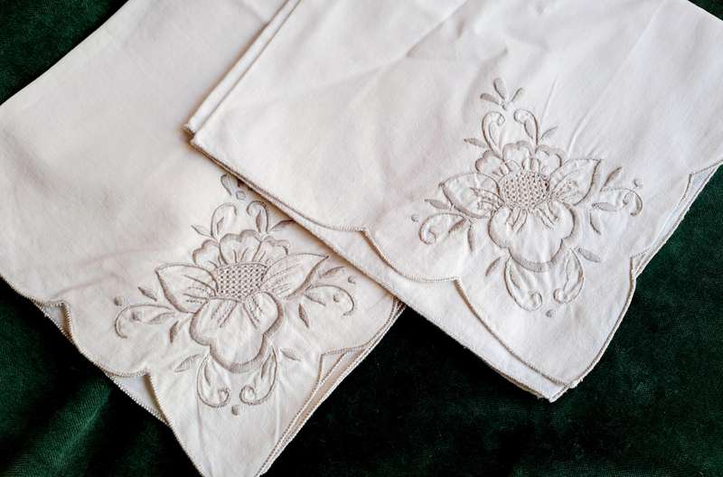 2 cream and grey cotton  napkins 42 x 42 cm