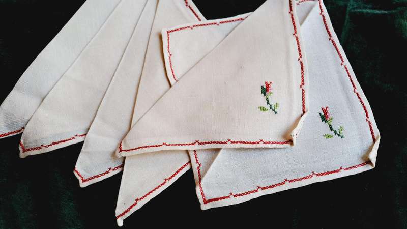 set of 6 napkins - linen - cross stitch flowers- 20 x 20 cm