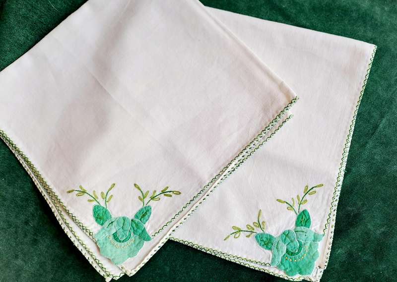 2 embroidered napkins - cotton - appliqued flowers- 40  x 40cm