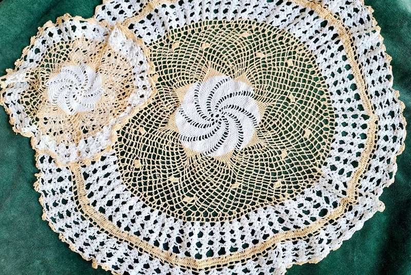 2 crochet doilies - white and apricot- 40 and 13 cm diameters