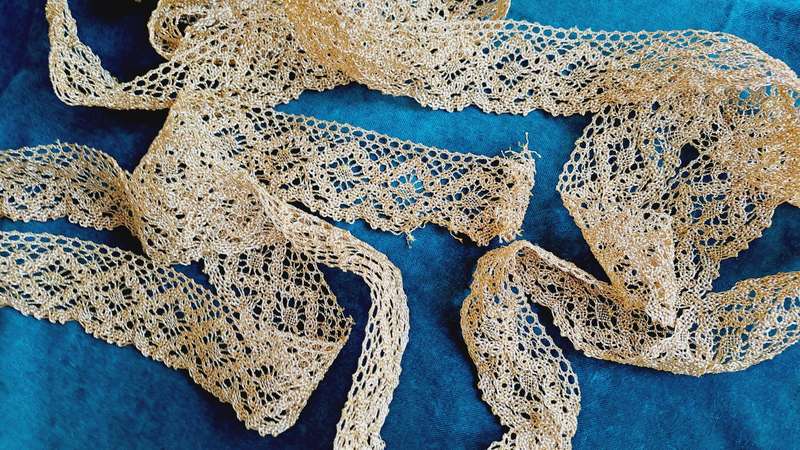 Gold braid / trim  - 320 cm x 4 centimetres in total
