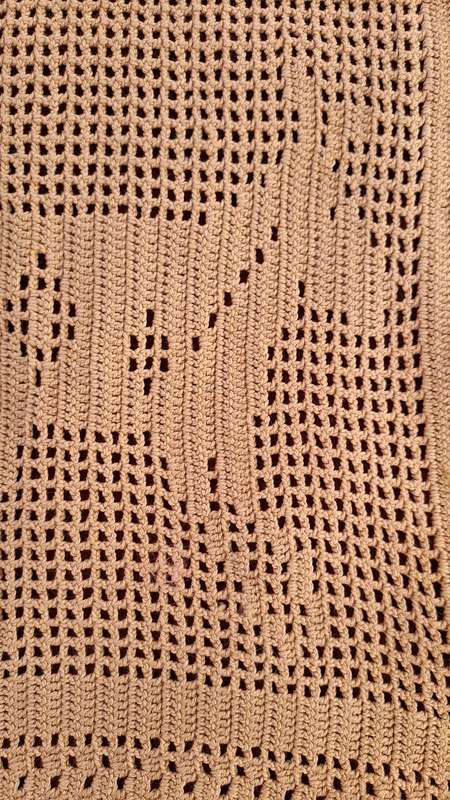 Filet crochet mat - ecru/tan - 44 x 37cm - anima motifs