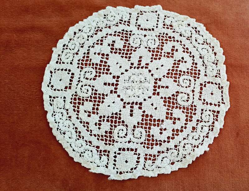 Small, round hand knotted doilie - 17cm