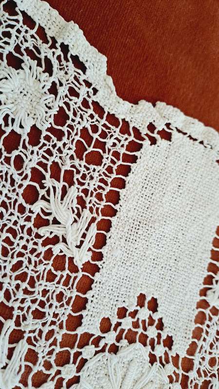 Small handknotted lace cloth -white - 35 x 21 cm