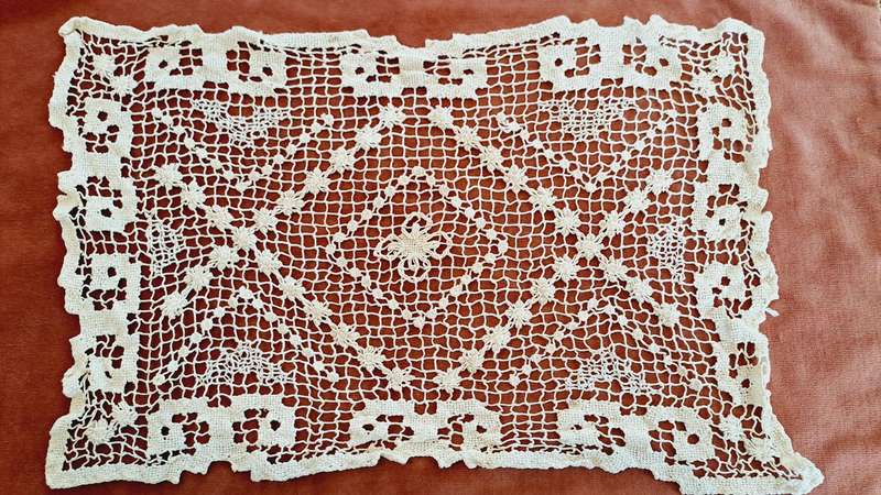 Small handknotted lace cloth -tea dyed - 42 x 22 cm