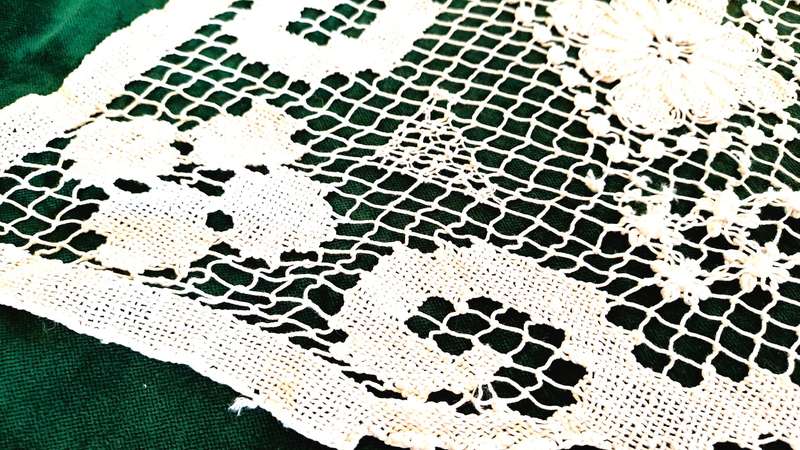 Handknotted lace runner -white - 80 x 26 cm