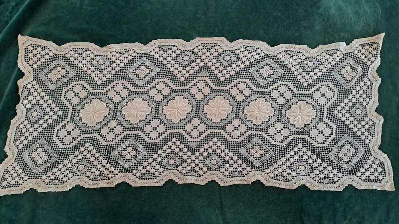 Handknotted lace runner -tea dyed - 86 x 32 cm