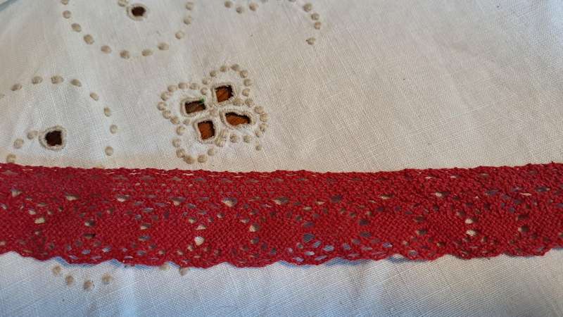 Piece of red cotton lace trim 2cm wide - 2 metres long