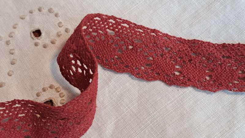 Piece of red cotton lace trim 2cm wide - 2 metres long