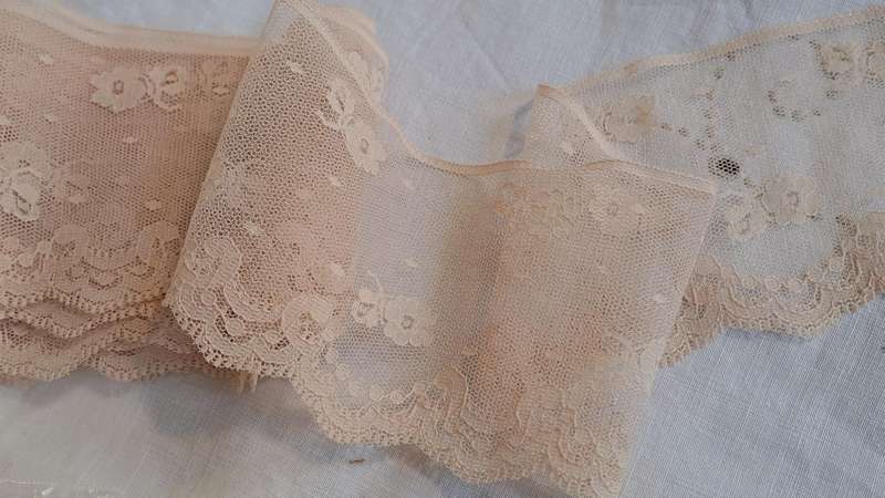 2m of pretty apricot lace, synthetic 8cm wide,