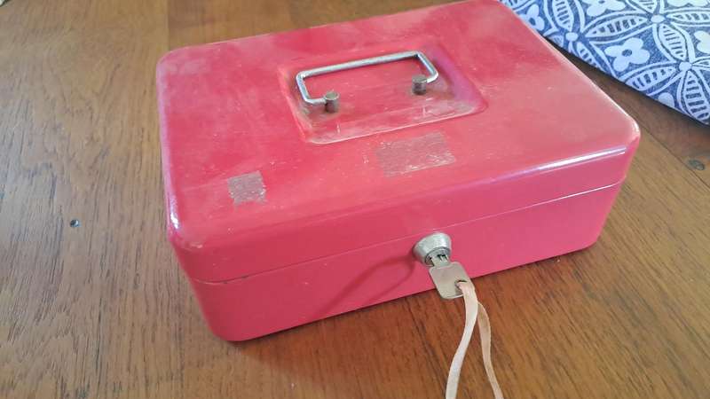 Cash box