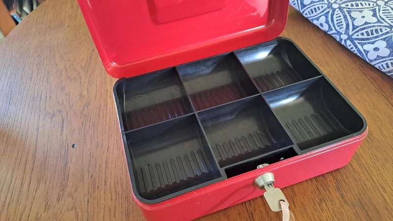 Cash box