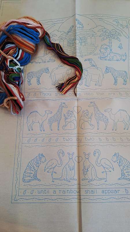 Dimensions - crewel embroidery kit - 45 x 30 cm - linen, thread and pattern included.