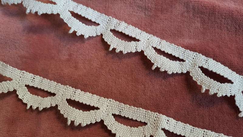 1 metre of lace trim - 2cm wide