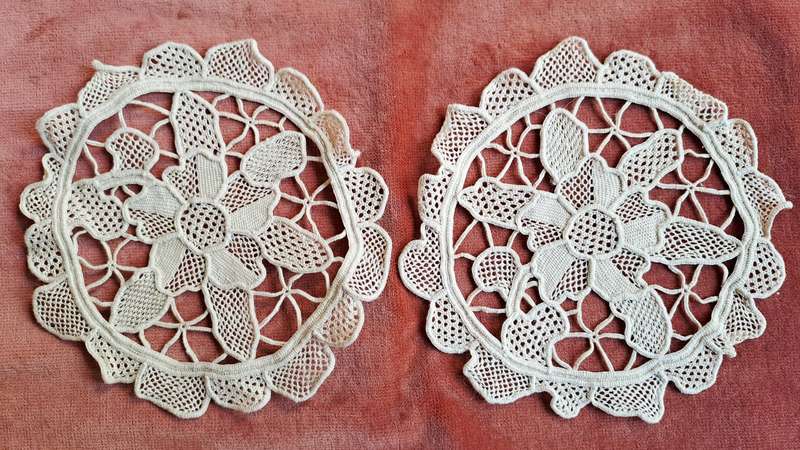 2 beige lace doilies - 16 cm
