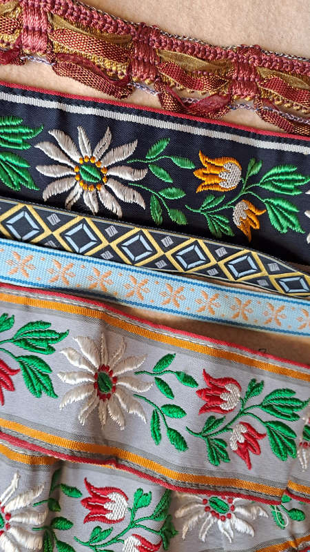 Vintage braid - 13 pieces of 30-50cm each