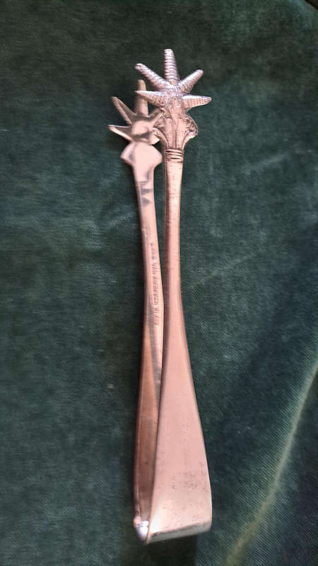Silver plated claw tongs - Van Riebeeck