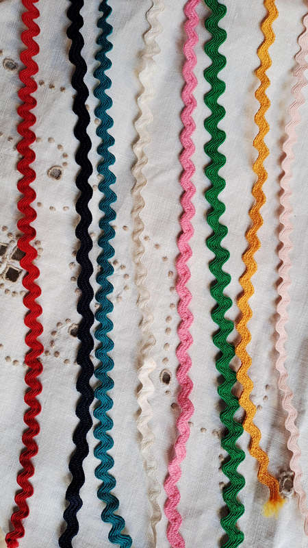 Vintage ricrac braid trim - price is per metre