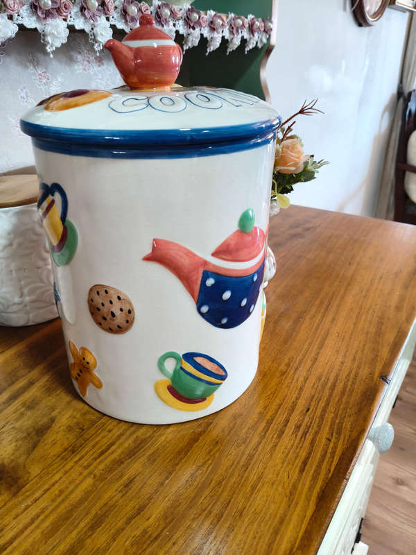 Vintage Rayware cookie Jar