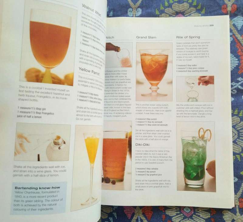 The Ultimate Book of Cocktails by Stuart Walton