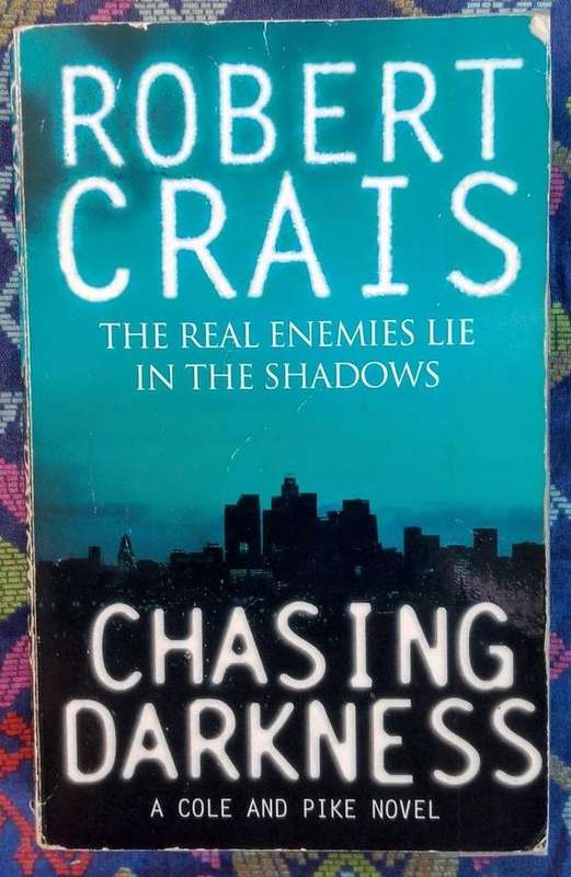 Chasing Darkness by Robert Crais