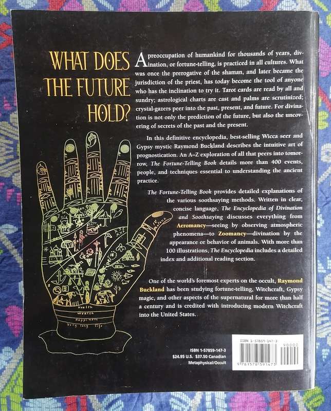 The Fortune-telling Book i- The Encyclopaedia of Divination and Soothsaying by Raymond Buckland