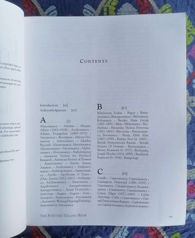 The Fortune-telling Book i- The Encyclopaedia of Divination and Soothsaying by Raymond Buckland